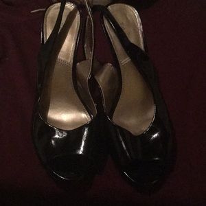 Black open toe shoes